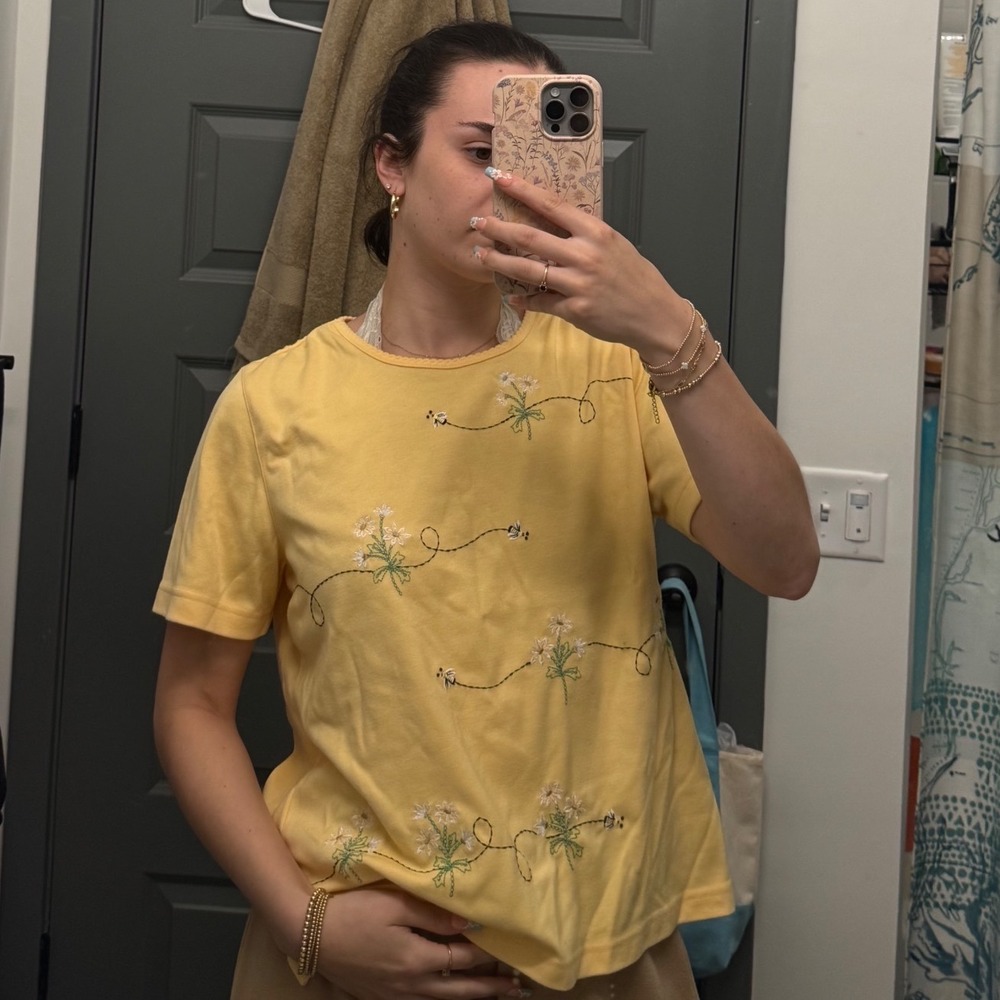 Alfred Dunner Petite Yellow Floral Bee Embroidered Short Sleeve Top PM